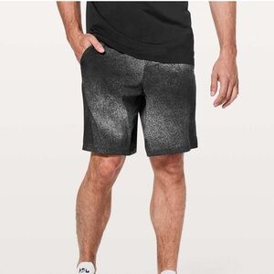 Lululemon Men Ocean Spray Ice Grey Black Print THE Short Linerless 9” M